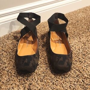 Jessica Simpson square toed flat-camo